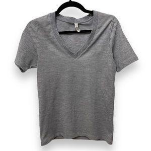 Athleta Top Size L Renew Seamless Tee Gray Ribbed Short Sleeve Shirt